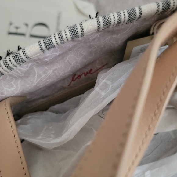 NWT Tote bag With Dust Ruffle - Picture 5 of 7